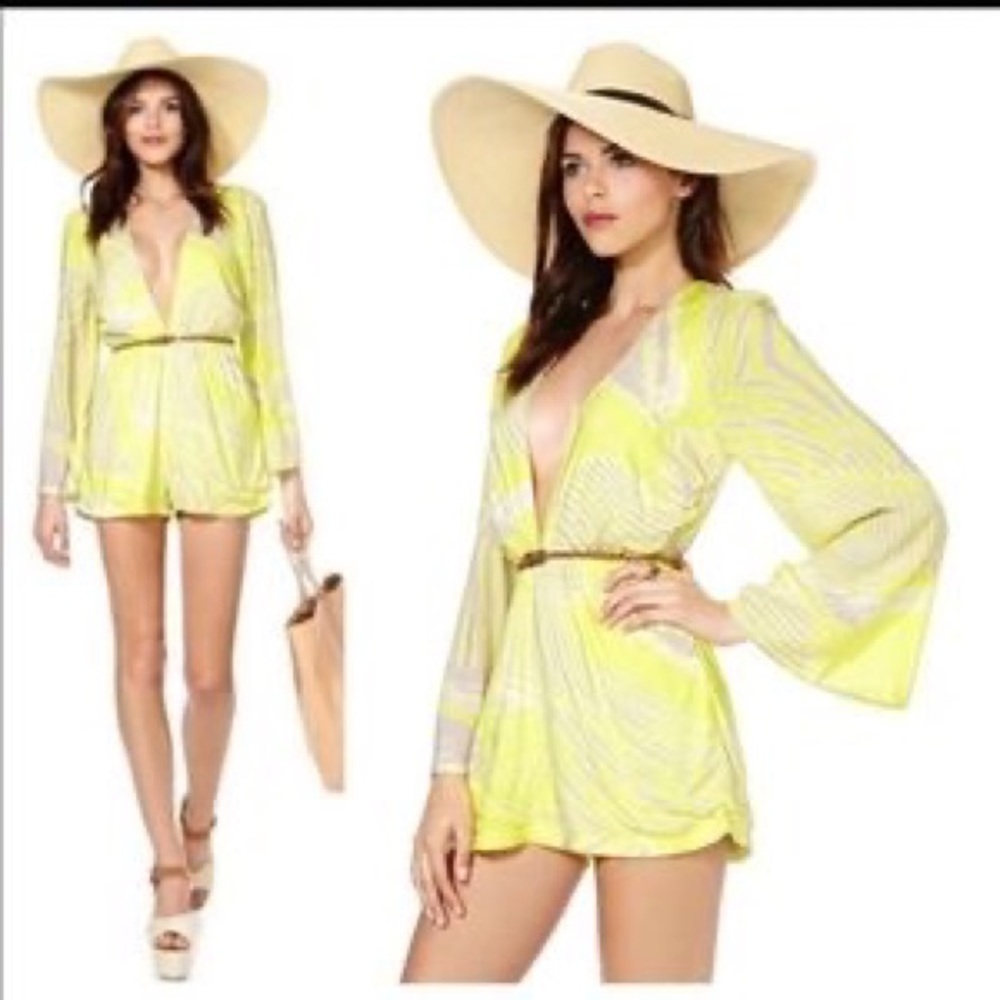 NWOT Reverse Lemonade Romper (Size Small)